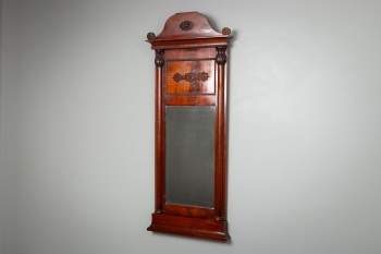 Антикварное зеркало из красного дерева с резными накладками код. RM4101548