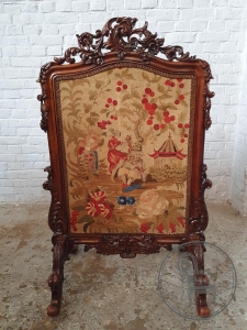 картинка Антикварный экран для камина с гобеленом салоне старинных вещей "Шебби" являющийся официальным дистрибьютором в России и Беларуси