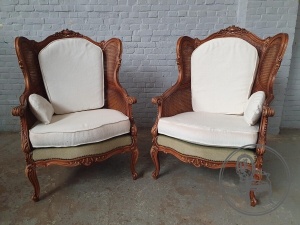 картинка Пара антикварных кресел-бержер с каркасом из ротанга салоне старинных вещей "Шебби" являющийся официальным дистрибьютором в России и Беларуси