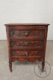 Антикварный комод с орнаментом в виде цветочной гирлянды код. BE45729