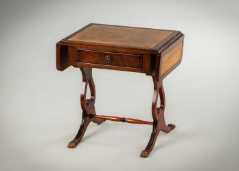 Антикварный английский раскладной столик с выдвижным ящиком код. RM4158790