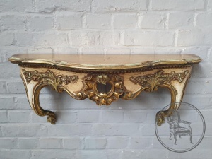 картинка Старинная ореховая консоль салоне старинных вещей "Шебби" являющийся официальным дистрибьютором в России и Беларуси