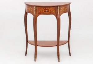 картинка Старинная консоль с отделкой в технике маркетри салоне старинных вещей "Шебби" являющийся официальным дистрибьютором в России и Беларуси