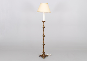 картинка Старинный торшер салоне старинных вещей "Шебби" являющийся официальным дистрибьютором в России и Беларуси