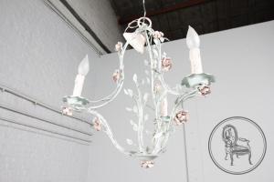 картинка Старинная люстра салоне старинных вещей "Шебби" являющийся официальным дистрибьютором в России и Беларуси
