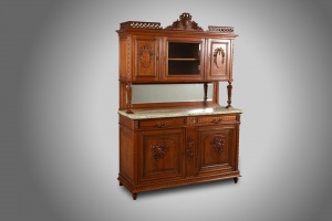 картинка Антикварный дубовый буфет с зеркалом салоне старинных вещей "Шебби" являющийся официальным дистрибьютором в России и Беларуси