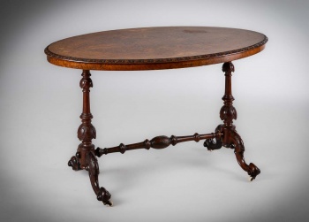 Антикварный стол из ореха с маркерти и точеныными ножками код.&nbsp;RM4165495