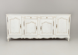 картинка Старинный комод салоне старинных вещей "Шебби" являющийся официальным дистрибьютором в России и Беларуси