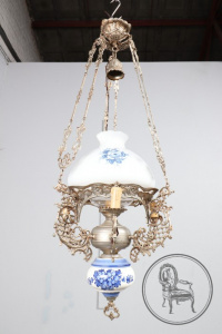 картинка Старинная люстра салоне старинных вещей "Шебби" являющийся официальным дистрибьютором в России и Беларуси