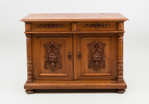 картинка Старинный комод салоне старинных вещей "Шебби" являющийся официальным дистрибьютором в России и Беларуси