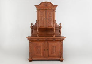 картинка Антикварный буфет салоне старинных вещей "Шебби" являющийся официальным дистрибьютором в России и Беларуси