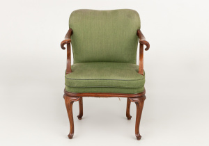 картинка Старинное кресло салоне старинных вещей "Шебби" являющийся официальным дистрибьютором в России и Беларуси