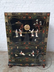 Старинный высокий комод в восточном стиле с росписью код. BE4097569