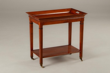 Старинный сервировочный столик - бар код. RM4101571