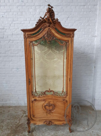 Антикварная ореховая витрина в стиле Людовика XV код. BE106947