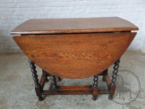 картинка Антикварный раскладной стол в стиле Тюдор салоне старинных вещей "Шебби" являющийся официальным дистрибьютором в России и Беларуси