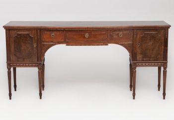 Старинный комод утонченной формы с изысканной резьбой код. RM4100635