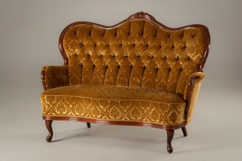Старинная софа с каретной стяжкой код. RM4101568