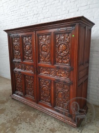 Старинный комод в готическом стиле код. BE4097163