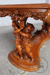 картинка Старинный кофейный столик салоне старинных вещей "Шебби" являющийся официальным дистрибьютором в России и Беларуси