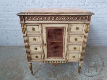 Антикварный резной комод с ротангом и мраморной столешницей код. BE4097498