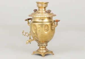 картинка Старинный латунный самовар салоне старинных вещей "Шебби" являющийся официальным дистрибьютором в России и Беларуси