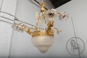 картинка Антикварная люстра салоне старинных вещей "Шебби" являющийся официальным дистрибьютором в России и Беларуси