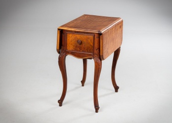 Антикварный изящный комод на ножках-кабриоль в стиле Людовика XV код. RM4134282