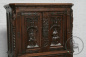 Антикварный дубовый шкаф в готическом стиле с резьбой и металлическими элементами код. BE107379 фото 1