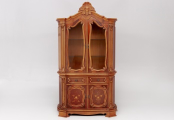 Старинная витрина из бука с инкрустацией код. RM4100833