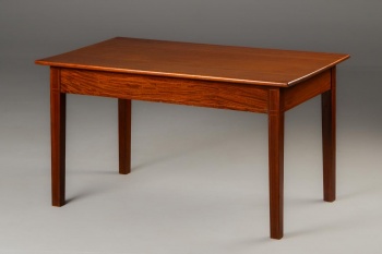 Старинный журнальный столик из красного дерева код.&nbsp;RM4101499