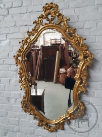 Старинное зеркало в стиле Рококо в деревянной резной раме код. BE4096898