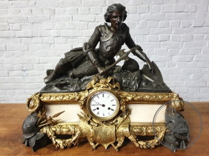 картинка Антикварные каминные часы с отделкой из мрамора салоне старинных вещей "Шебби" являющийся официальным дистрибьютором в России и Беларуси