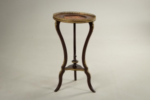 картинка Антикварная подставка с интарсиями и бронзовой отделкой салоне старинных вещей "Шебби" являющийся официальным дистрибьютором в России и Беларуси