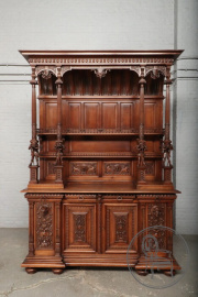 Антикварный ореховый буфет с уникальной объемной резьбой код. BE107153