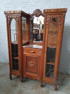 картинка Антикварная витрина с зеркалом и мраморной столешницей салоне старинных вещей "Шебби" являющийся официальным дистрибьютором в России и Беларуси