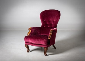 картинка Антикварное кресло с ножками-кабриолями и высокой фигурной спинкой салоне старинных вещей "Шебби" являющийся официальным дистрибьютором в России и Беларуси