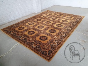 картинка Старинный иранский шерстяной ковер салоне старинных вещей "Шебби" являющийся официальным дистрибьютором в России и Беларуси