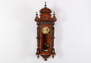 картинка Старинные настенные часы салоне старинных вещей "Шебби" являющийся официальным дистрибьютором в России и Беларуси