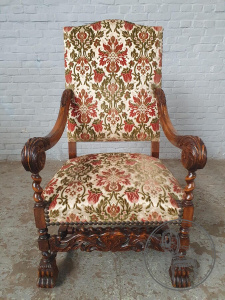 картинка Антикварное кресло из ореха с винтовым основанием и звериными лапами салоне старинных вещей "Шебби" являющийся официальным дистрибьютором в России и Беларуси