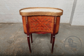 Старинная тумбочка код. BE72069