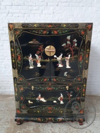 Старинный высокий комод в восточном стиле с росписью код. BE4097569