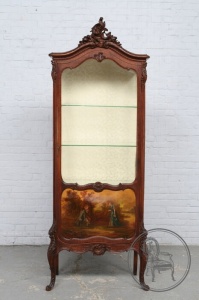 картинка Антикварная резная витрина из ореха с расписной дверцей салоне старинных вещей "Шебби" являющийся официальным дистрибьютором в России и Беларуси