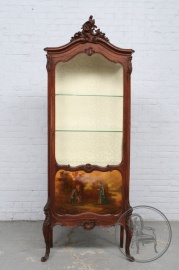 Антикварная резная витрина из ореха с расписной дверцей код. BE4097460