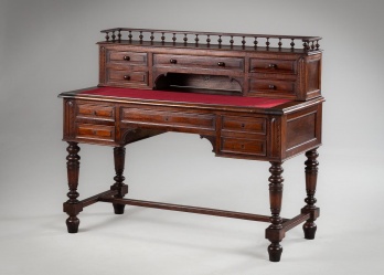 Антикварный письменный стол из красного дерева код. RM4134285