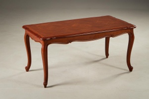 картинка Старинный журнальный столик из вишни салоне старинных вещей "Шебби" являющийся официальным дистрибьютором в России и Беларуси