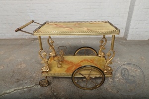 картинка Старинный сервировочный столик в стиле Рококо салоне старинных вещей "Шебби" являющийся официальным дистрибьютором в России и Беларуси