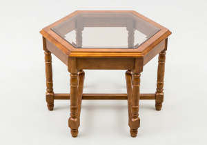 картинка Старинный столик салоне старинных вещей "Шебби" являющийся официальным дистрибьютором в России и Беларуси