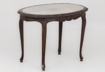 Старинный журнальный столик на изогнутых ножках с ротангом код. RM4100694