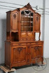 Аникварный буфет в стиле рококо с фигурными стеклами код. BE107406